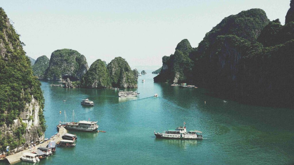 Halong-Bay-tour-Vietnam